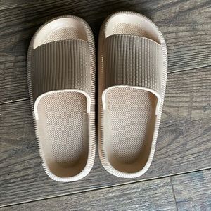 Women’s tan pillow slide sandals